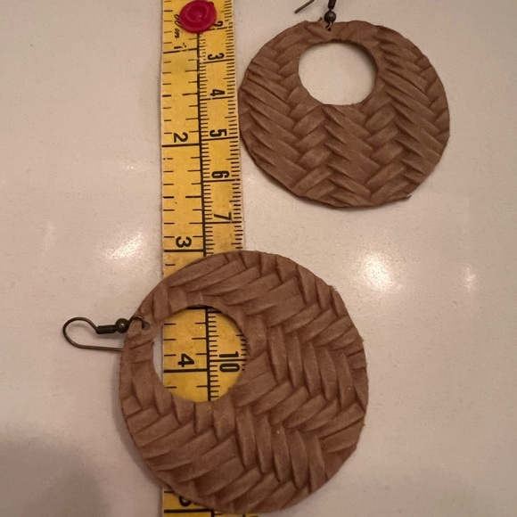 Beige Cork Leather Circle Earrings - Picture 3 of 4
